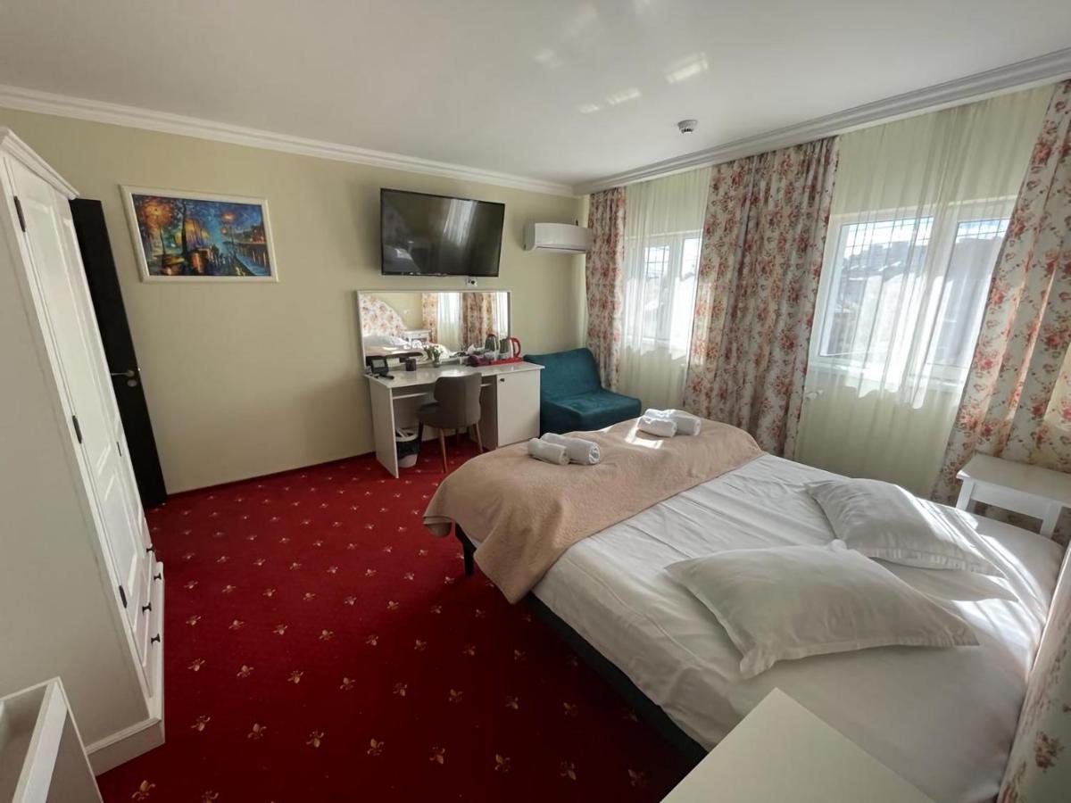 Casa Bucovineana Hotel ซูชาวา ภายนอก รูปภาพ