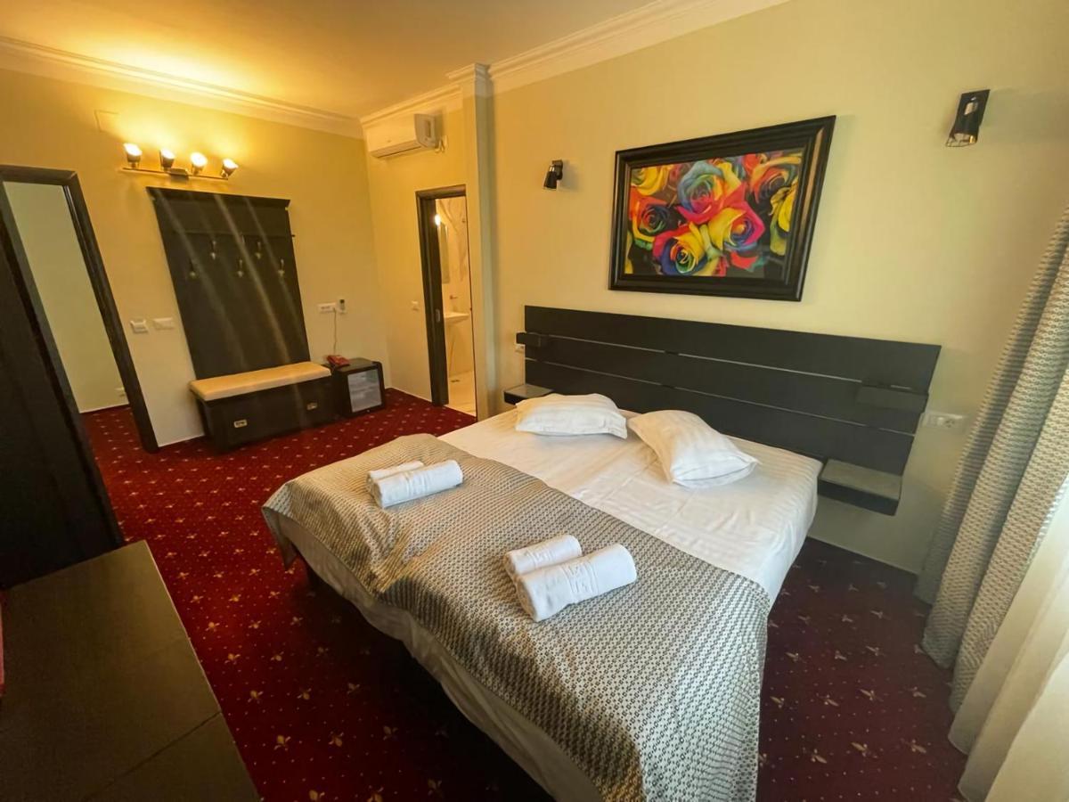 Casa Bucovineana Hotel ซูชาวา ภายนอก รูปภาพ