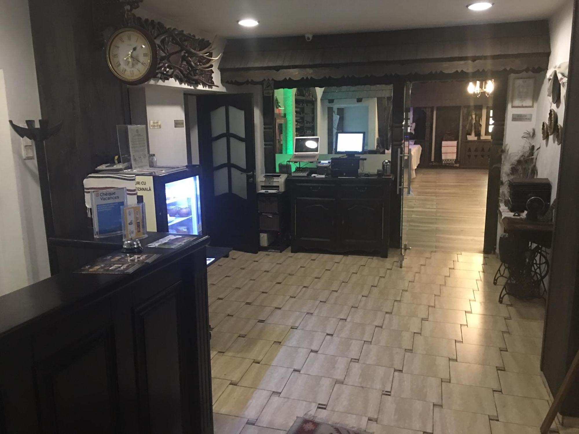 Casa Bucovineana Hotel ซูชาวา ภายนอก รูปภาพ