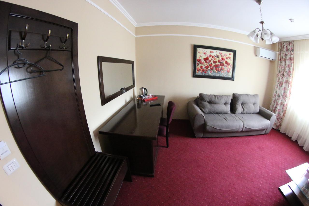 Casa Bucovineana Hotel ซูชาวา ภายนอก รูปภาพ