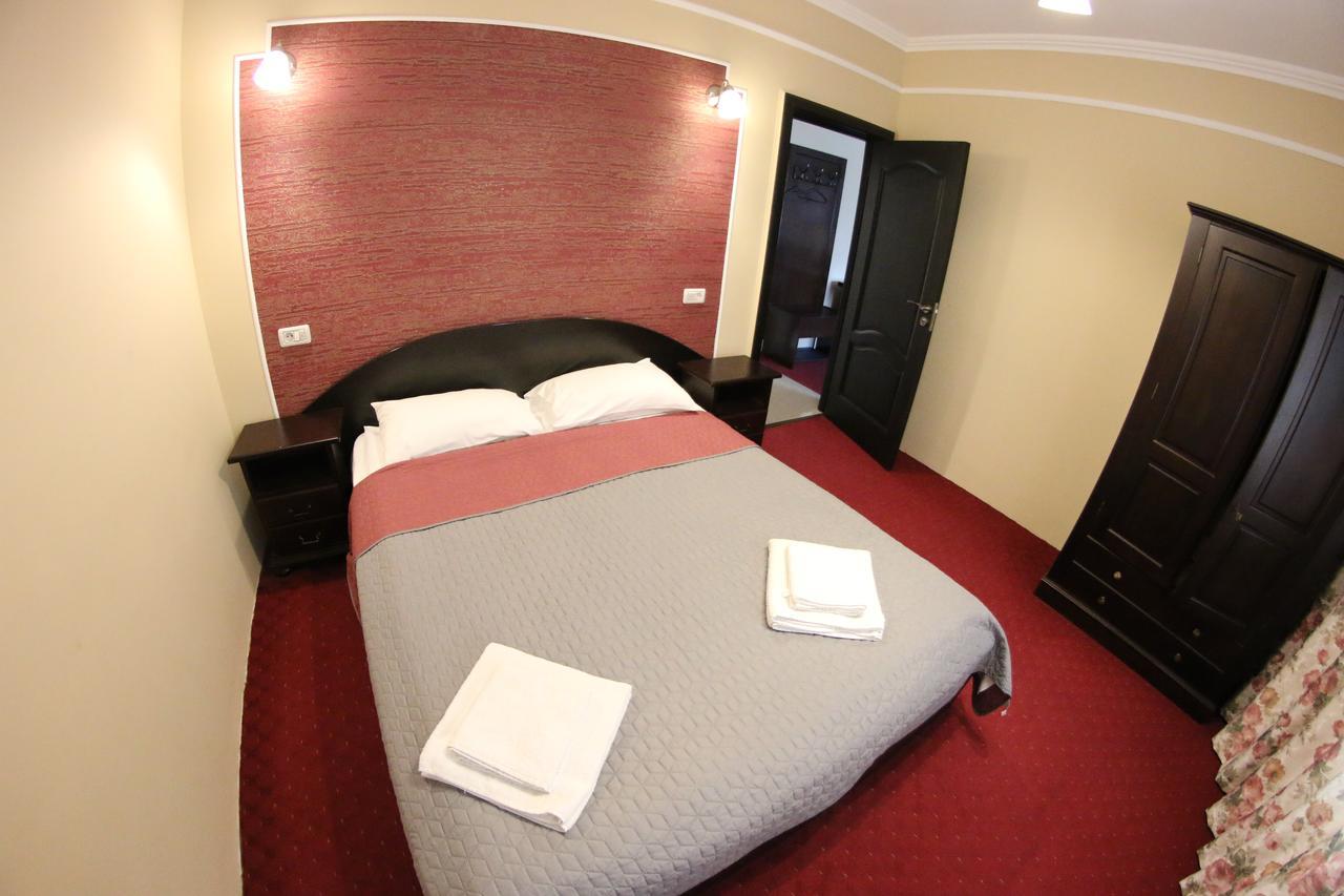 Casa Bucovineana Hotel ซูชาวา ภายนอก รูปภาพ