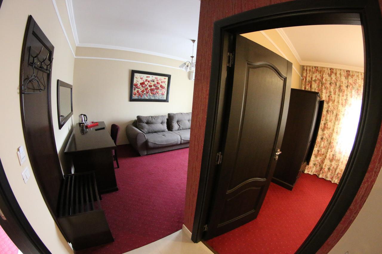 Casa Bucovineana Hotel ซูชาวา ภายนอก รูปภาพ