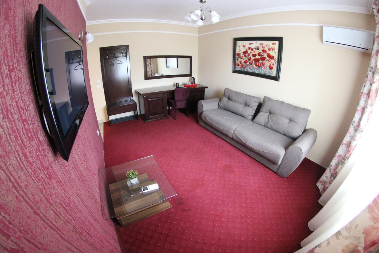 Casa Bucovineana Hotel ซูชาวา ภายนอก รูปภาพ