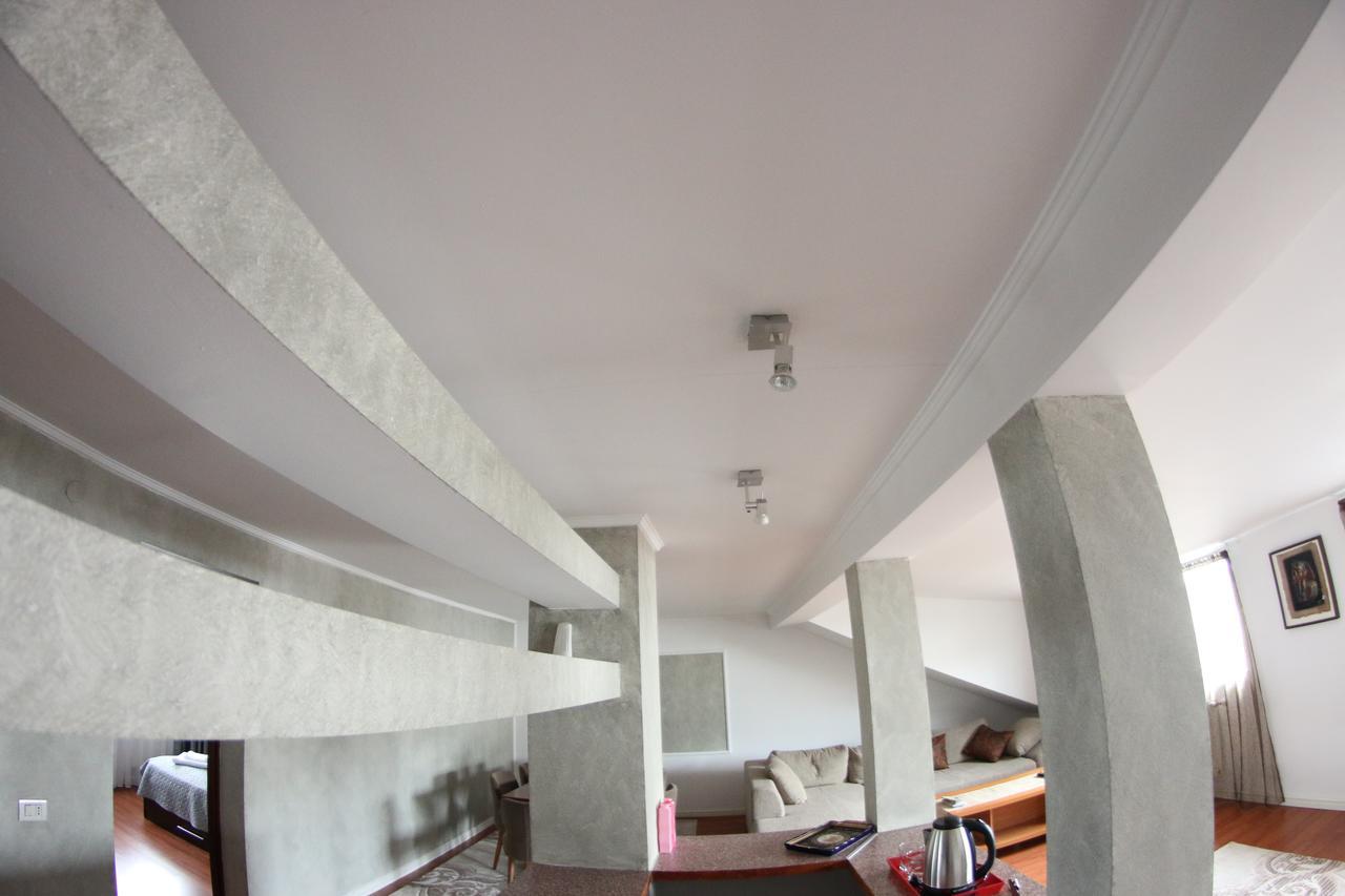 Casa Bucovineana Hotel ซูชาวา ภายนอก รูปภาพ