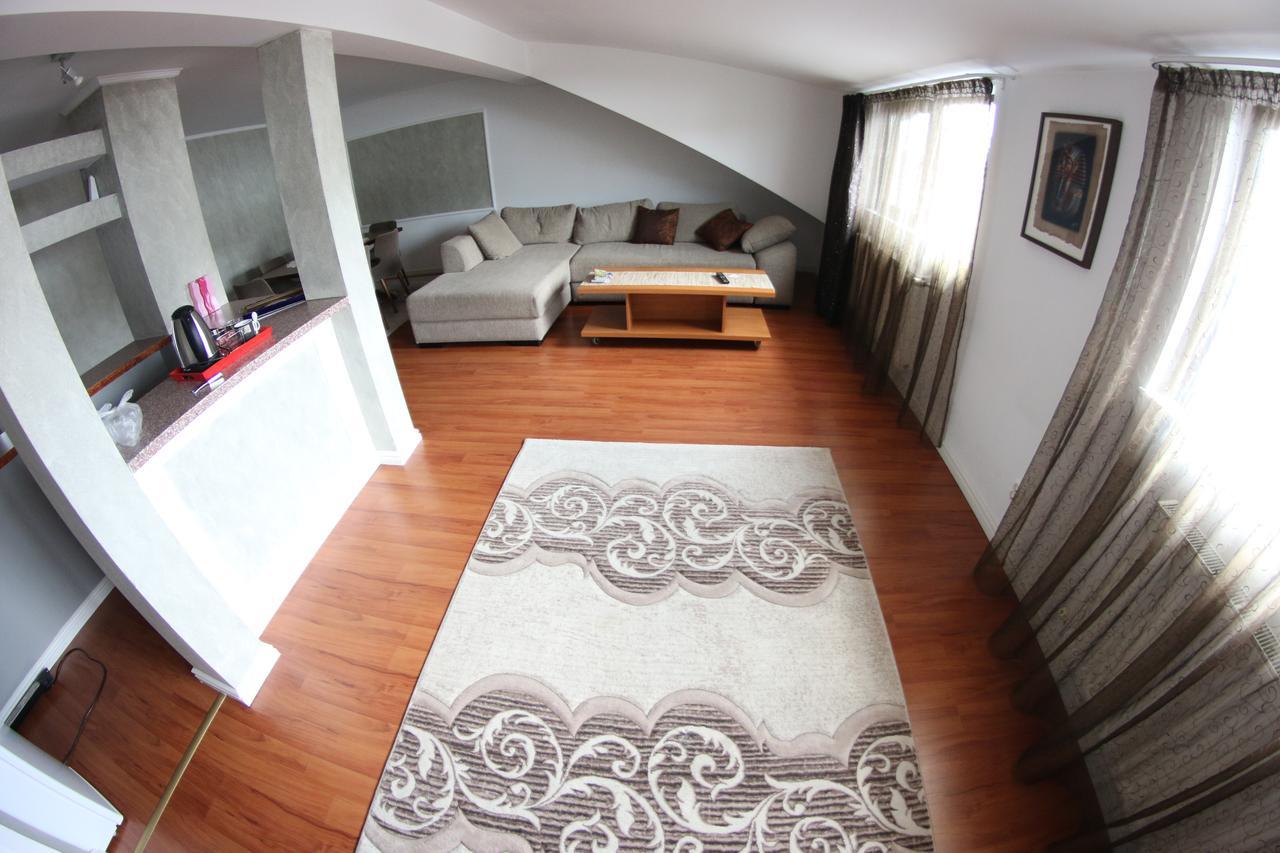 Casa Bucovineana Hotel ซูชาวา ภายนอก รูปภาพ
