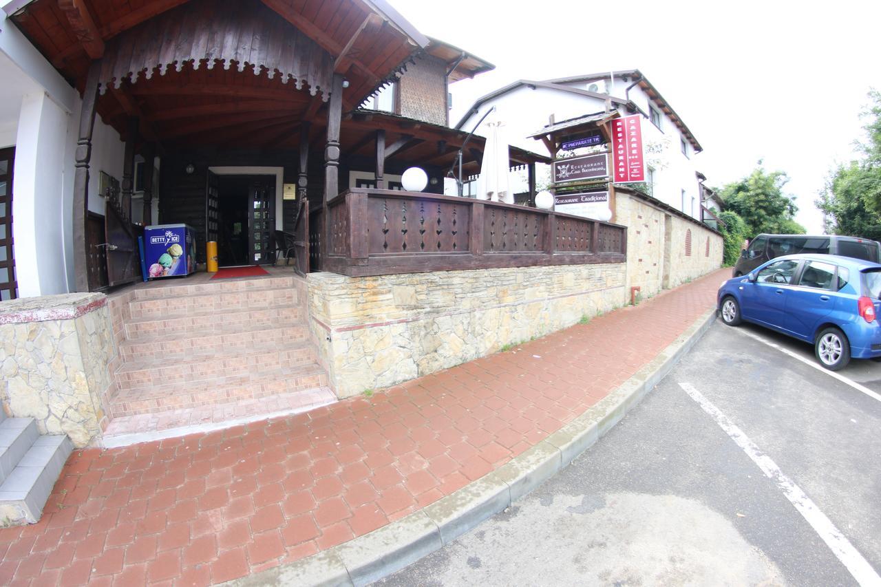 Casa Bucovineana Hotel ซูชาวา ภายนอก รูปภาพ