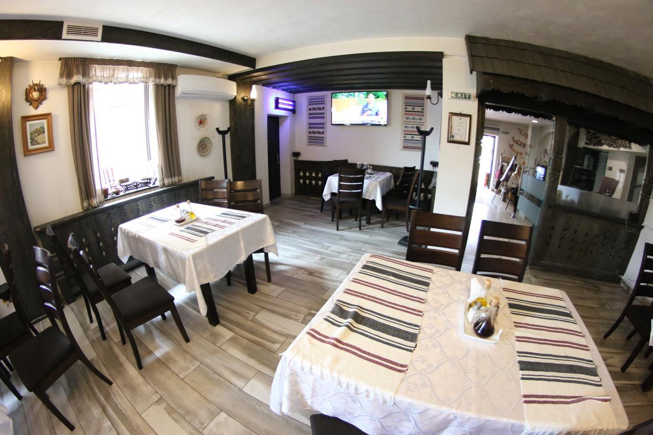 Casa Bucovineana Hotel ซูชาวา ภายนอก รูปภาพ