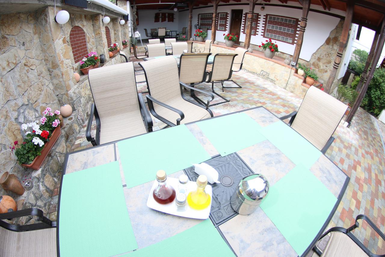 Casa Bucovineana Hotel ซูชาวา ภายนอก รูปภาพ