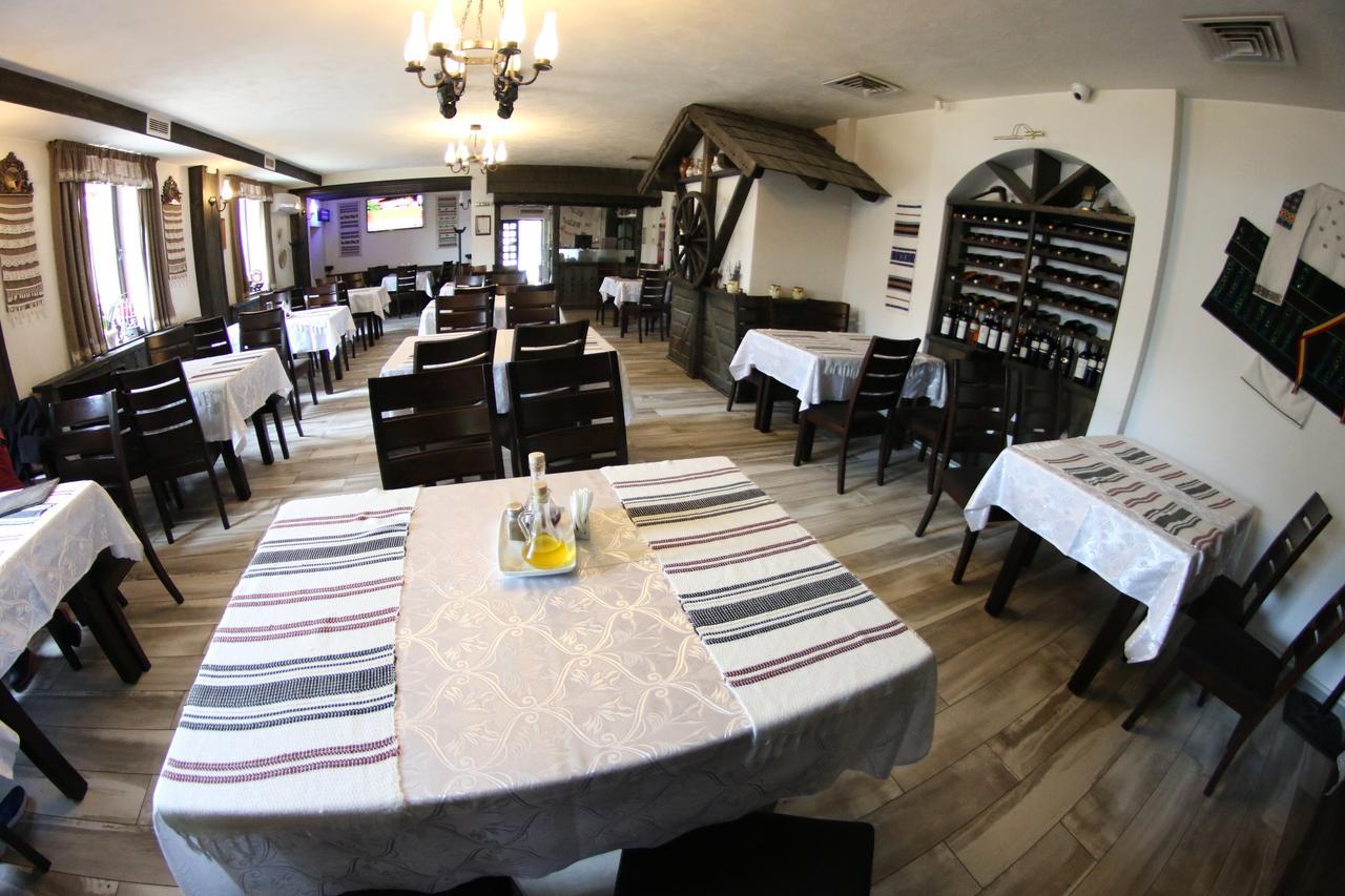 Casa Bucovineana Hotel ซูชาวา ภายนอก รูปภาพ