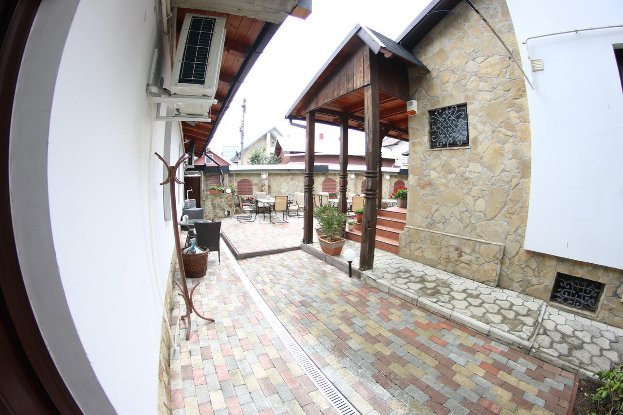 Casa Bucovineana Hotel ซูชาวา ภายนอก รูปภาพ
