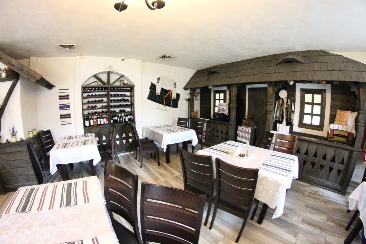 Casa Bucovineana Hotel ซูชาวา ภายนอก รูปภาพ