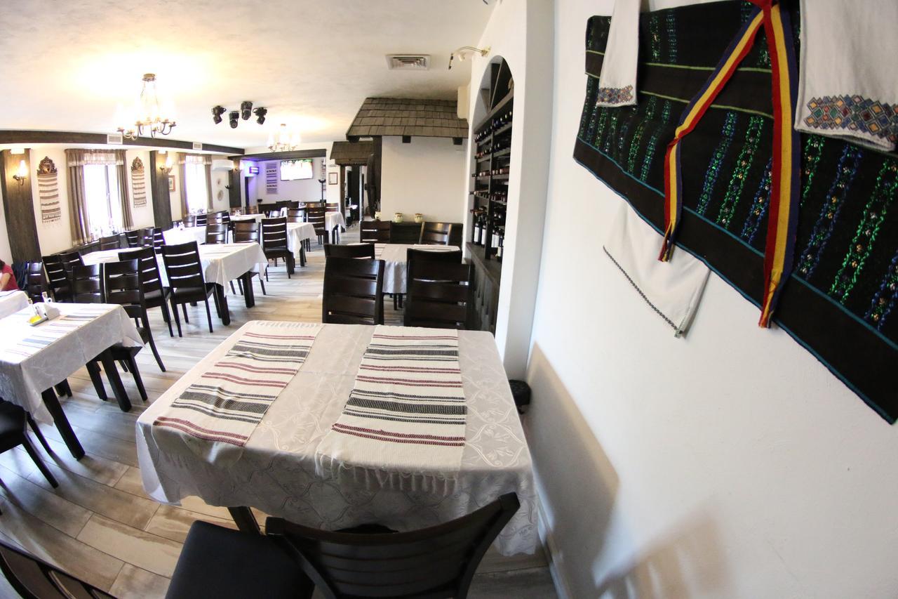 Casa Bucovineana Hotel ซูชาวา ภายนอก รูปภาพ