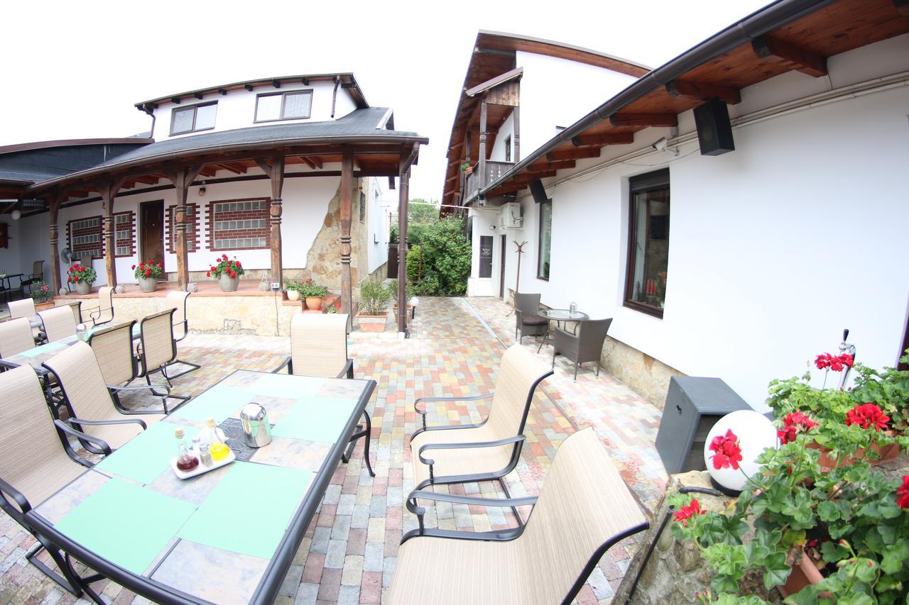 Casa Bucovineana Hotel ซูชาวา ภายนอก รูปภาพ