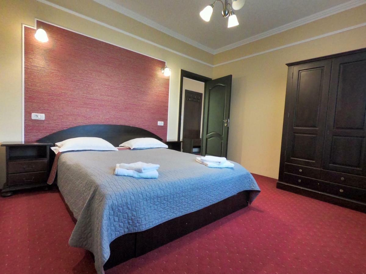 Casa Bucovineana Hotel ซูชาวา ภายนอก รูปภาพ