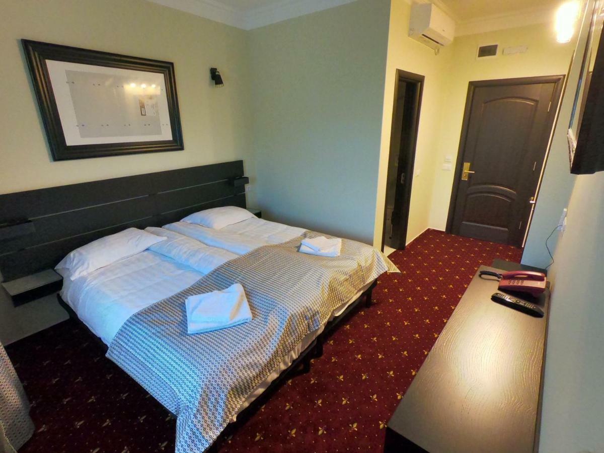 Casa Bucovineana Hotel ซูชาวา ภายนอก รูปภาพ