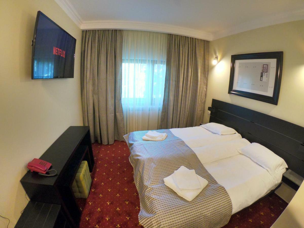 Casa Bucovineana Hotel ซูชาวา ภายนอก รูปภาพ
