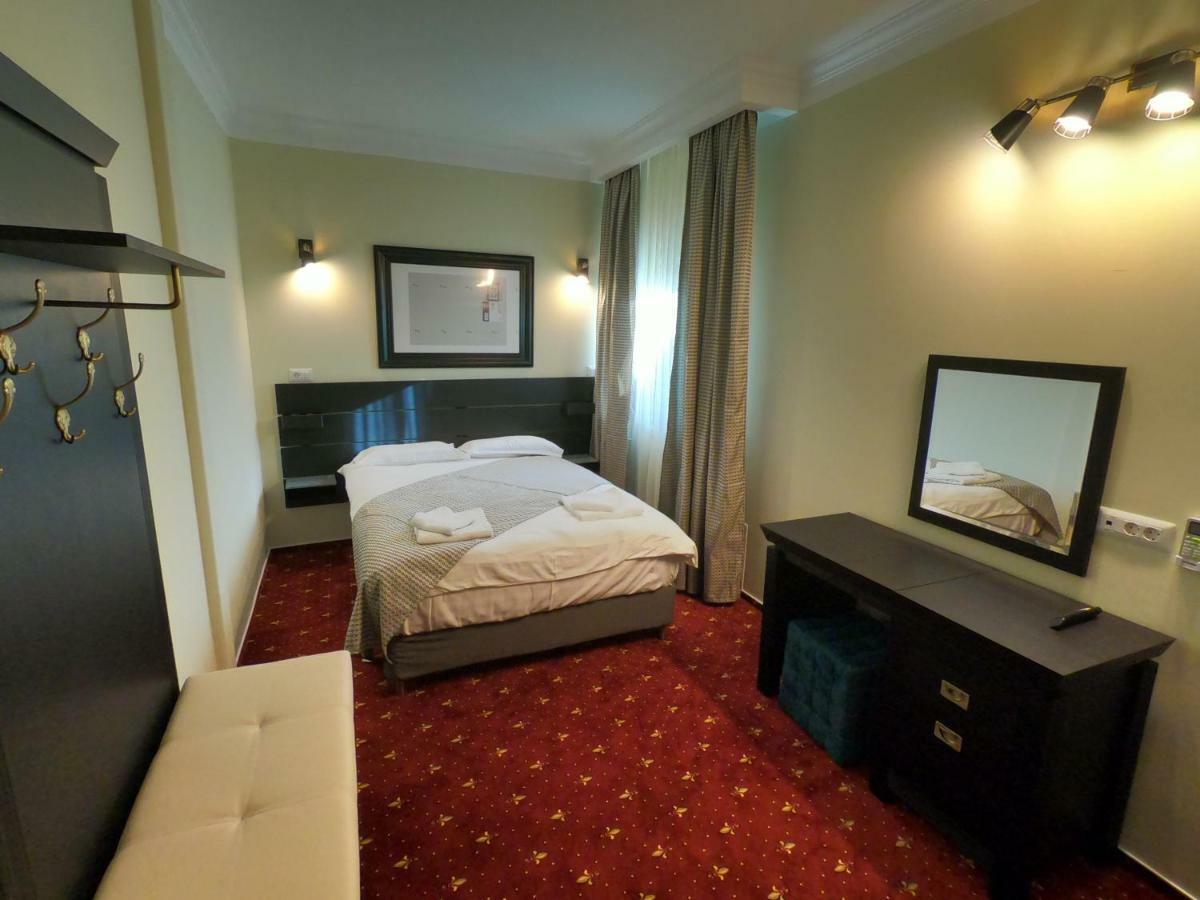 Casa Bucovineana Hotel ซูชาวา ภายนอก รูปภาพ
