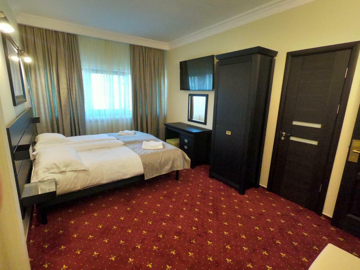 Casa Bucovineana Hotel ซูชาวา ภายนอก รูปภาพ