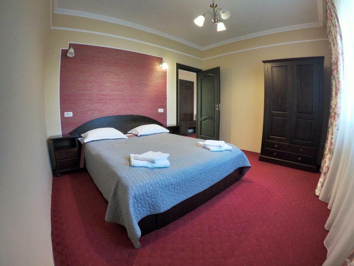Casa Bucovineana Hotel ซูชาวา ภายนอก รูปภาพ