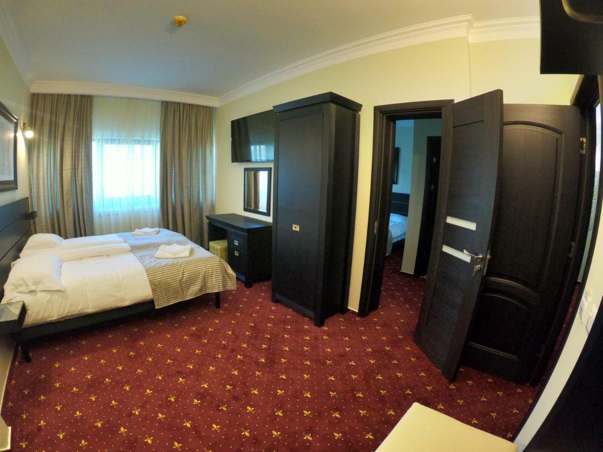 Casa Bucovineana Hotel ซูชาวา ภายนอก รูปภาพ