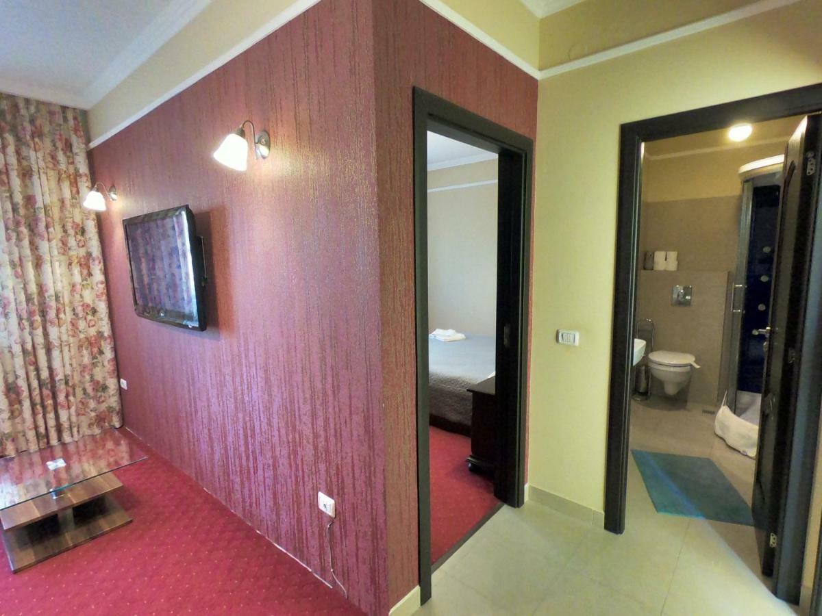 Casa Bucovineana Hotel ซูชาวา ภายนอก รูปภาพ